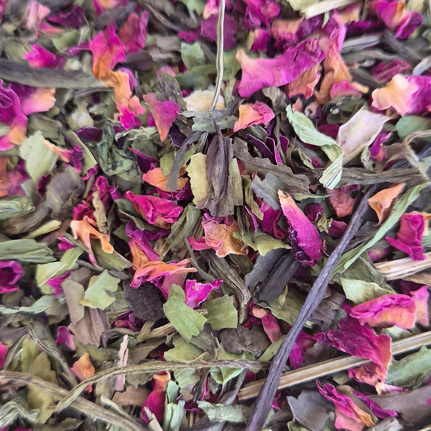 Fine Cut Plantain & Rose (hay topper)
